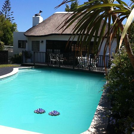 Birkenhead Manor Hotel Bloubergstrand Exterior photo